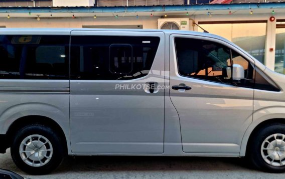 2022 Toyota Hiace  Commuter Deluxe in Pasay, Metro Manila-4