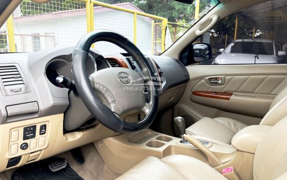 2010 Toyota Fortuner  2.7 G Gas A/T in Pasay, Metro Manila-10