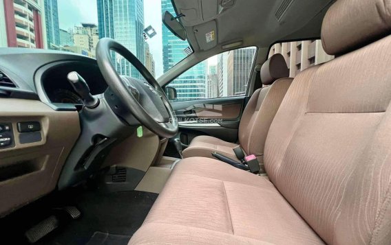 2016 Toyota Avanza  1.5 G A/T in Makati, Metro Manila-13