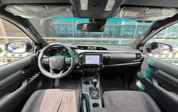 2023 Toyota Hilux Conquest 2.4 4x2 AT in Makati, Metro Manila-3