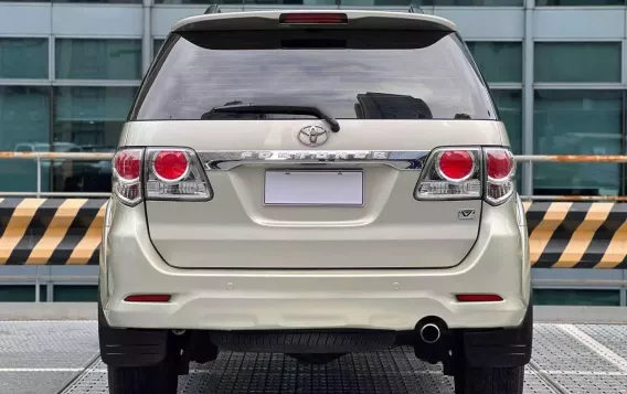 2014 Toyota Fortuner  2.4 V Diesel 4x2 AT in Makati, Metro Manila-4