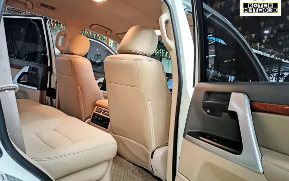 2014 Toyota Land Cruiser Premium 4.5 4x4 White Pearl AT in Quezon City, Metro Manila-11