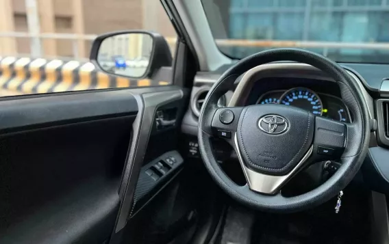 2015 Toyota RAV4  2.5 Active 4X2 AT in Makati, Metro Manila-15