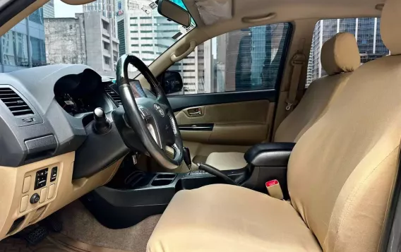 2014 Toyota Fortuner  2.4 G Diesel 4x2 AT in Makati, Metro Manila-17