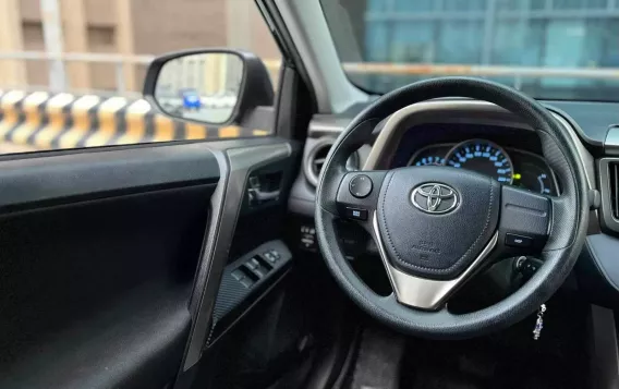 2015 Toyota RAV4  2.5 Premium 4x2 AT in Makati, Metro Manila-9