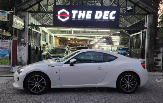 2019 Toyota 86 2.0 White Pearl AT in Manila, Metro Manila-12