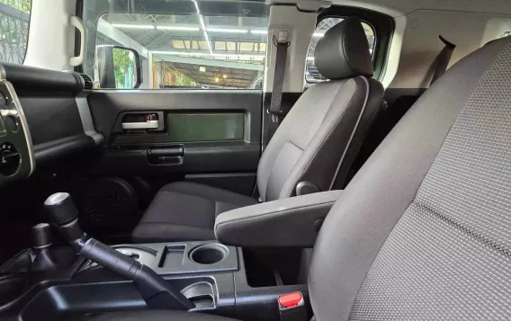 2014 Toyota FJ Cruiser  4.0L V6 in Manila, Metro Manila-8