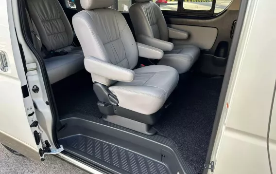 2016 Toyota Hiace  Super Grandia (Leather) 3.0 A/T Monotone in Manila, Metro Manila-19