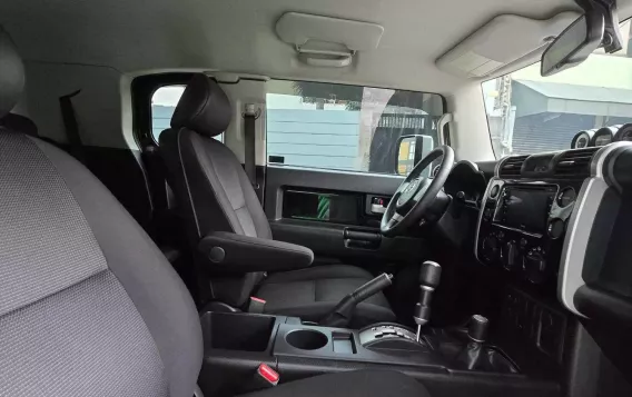 2015 Toyota FJ Cruiser  4.0L V6 in Manila, Metro Manila-7