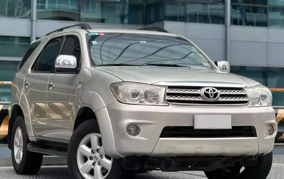 2011 Toyota Fortuner 2.4 G Gasoline 4x2 AT in Makati, Metro Manila-1