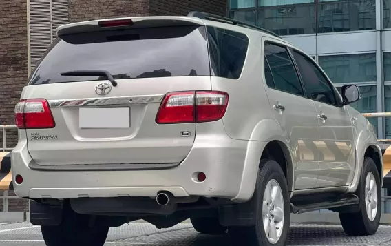 2011 Toyota Fortuner 2.4 G Gasoline 4x2 AT in Makati, Metro Manila-3