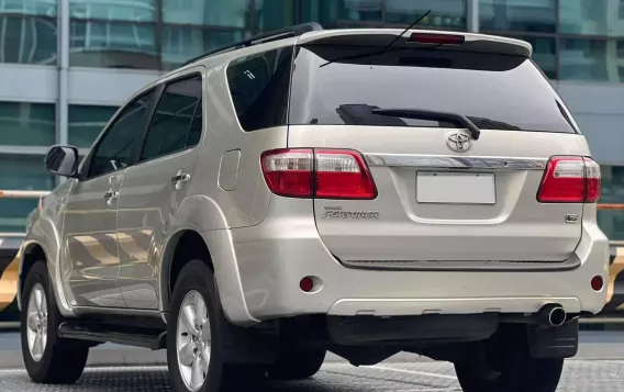 2011 Toyota Fortuner 2.4 G Gasoline 4x2 AT in Makati, Metro Manila-4