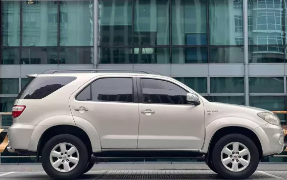 2011 Toyota Fortuner 2.4 G Gasoline 4x2 AT in Makati, Metro Manila-6