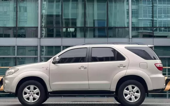 2011 Toyota Fortuner 2.4 G Gasoline 4x2 AT in Makati, Metro Manila-7