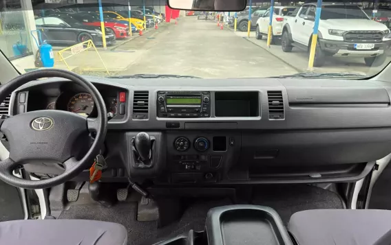 2014 Toyota Hiace  GL Grandia 3.0 M/T 2-Tone in Pasay, Metro Manila-7