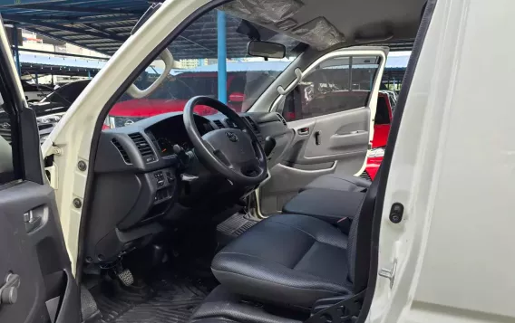 2021 Toyota Hiace  Commuter 3.0 M/T in Pasay, Metro Manila-6