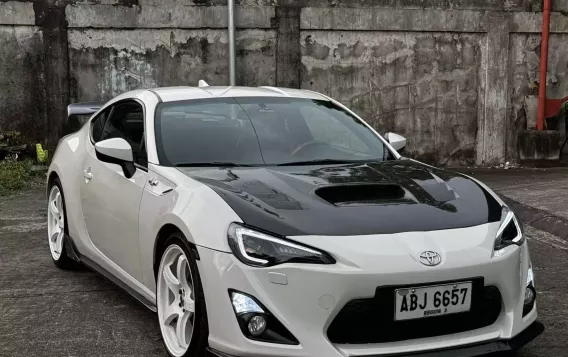 2015 Toyota 86 2.0 White Pearl AT in Manila, Metro Manila