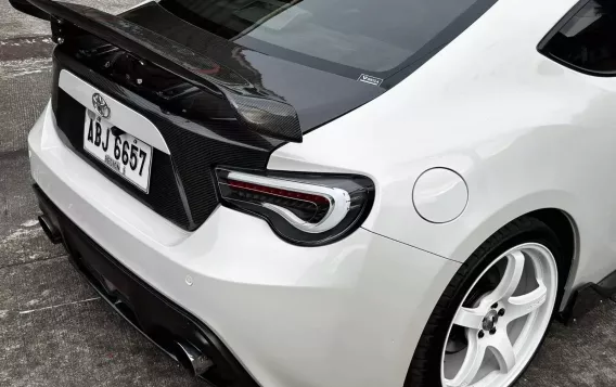 2015 Toyota 86 2.0 White Pearl AT in Manila, Metro Manila-6