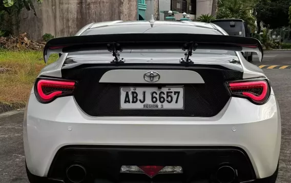 2015 Toyota 86 2.0 White Pearl AT in Manila, Metro Manila-7