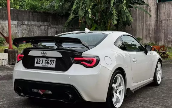 2015 Toyota 86 2.0 White Pearl AT in Manila, Metro Manila-8