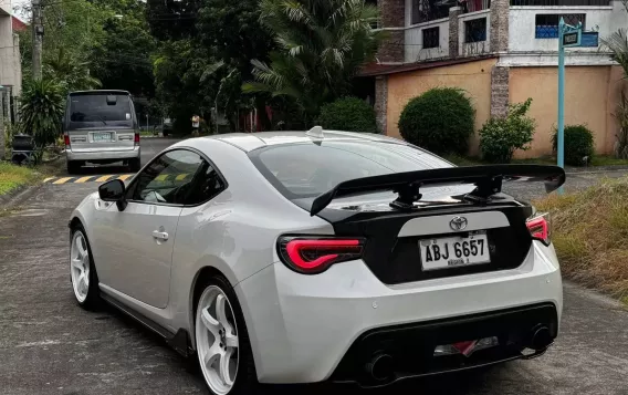 2015 Toyota 86 2.0 White Pearl AT in Manila, Metro Manila-9