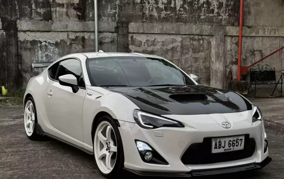 2015 Toyota 86 2.0 White Pearl AT in Manila, Metro Manila-10