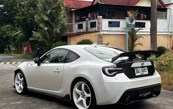 2015 Toyota 86 2.0 White Pearl AT in Manila, Metro Manila-14