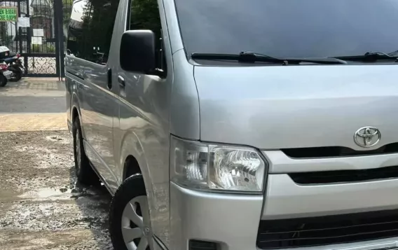 2016 Toyota Hiace  Commuter 3.0 M/T in Manila, Metro Manila-2