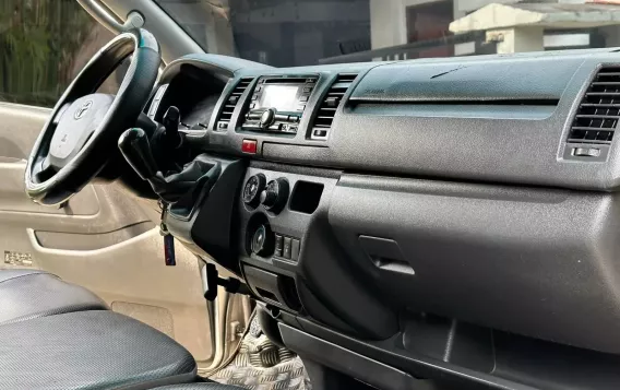 2016 Toyota Hiace  Commuter 3.0 M/T in Manila, Metro Manila-18