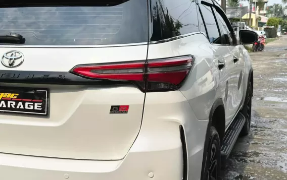 2019 Toyota Fortuner 2.4 V Pearl Diesel 4x2 AT in Manila, Metro Manila-8