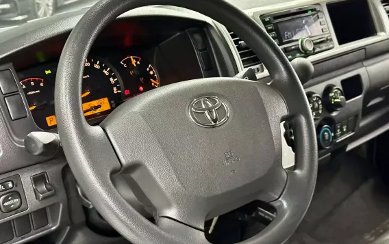 2016 Toyota Hiace in Parañaque, Metro Manila-7