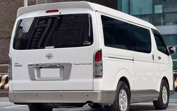 2013 Toyota Hiace  Super Grandia (Leather) 2.5 A/T 2-Tone in Makati, Metro Manila-5