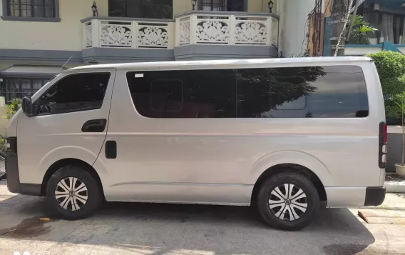 2020 Toyota Hiace  Commuter 3.0 M/T in Las Piñas, Metro Manila-6