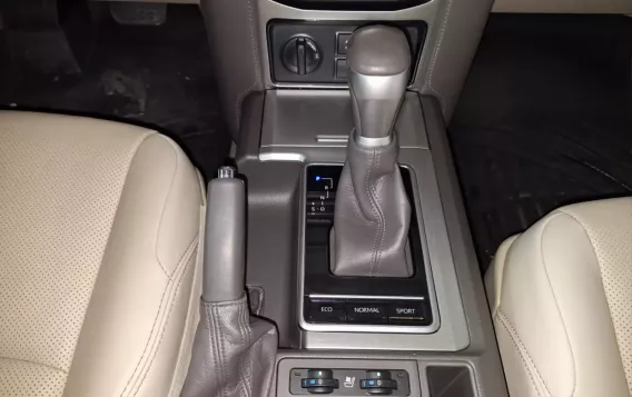 2022 Toyota Prado  4.0L Gas AT in Quezon City, Metro Manila-10