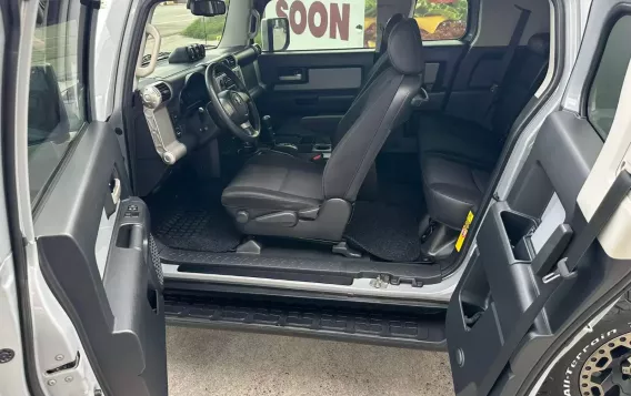 2015 Toyota FJ Cruiser  4.0L V6 in Manila, Metro Manila-6