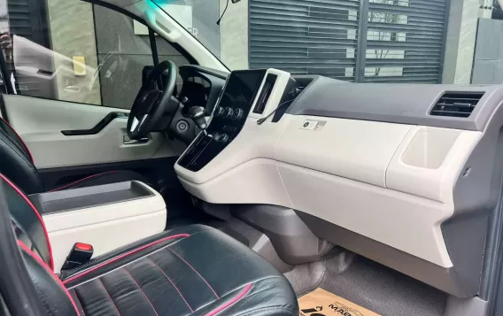 2019 Toyota Hiace  GL Grandia A/T in Manila, Metro Manila-3