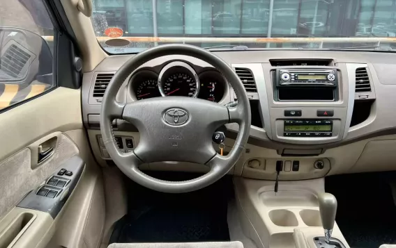 2006 Toyota Fortuner  2.7 G Gas A/T in Makati, Metro Manila-13