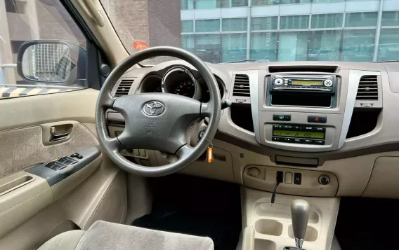 2006 Toyota Fortuner  2.7 G Gas A/T in Makati, Metro Manila-9