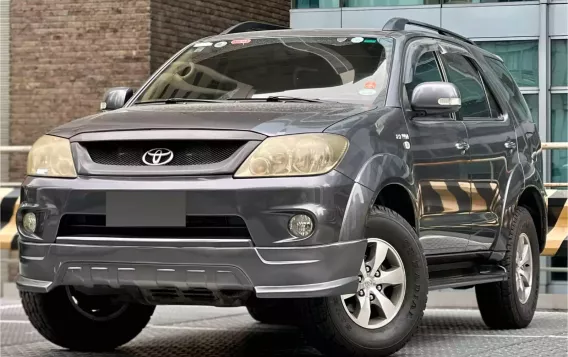 2006 Toyota Fortuner  2.7 G Gas A/T in Makati, Metro Manila-2