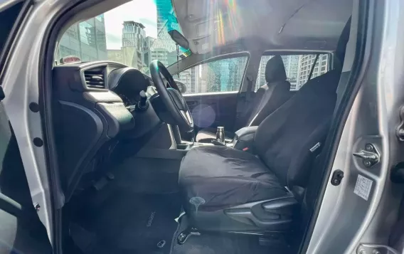 2020 Toyota Innova  2.0 E Gas AT in Makati, Metro Manila-11