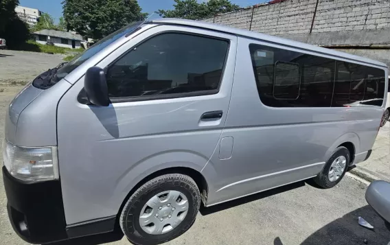 2018 Toyota Hiace  Commuter 3.0 M/T in Pasay, Metro Manila-3