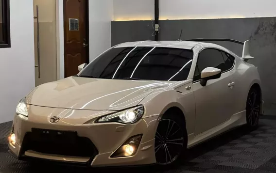 2014 Toyota 86 2.0 White Pearl AT in Manila, Metro Manila