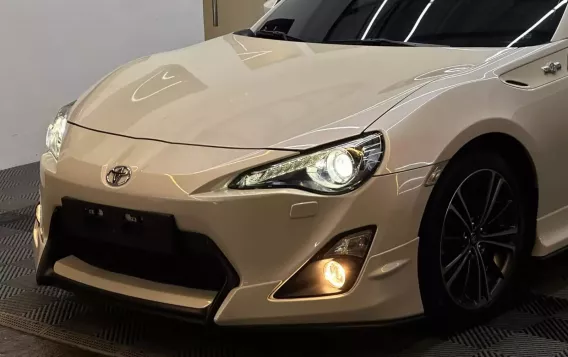 2014 Toyota 86 2.0 White Pearl AT in Manila, Metro Manila-14