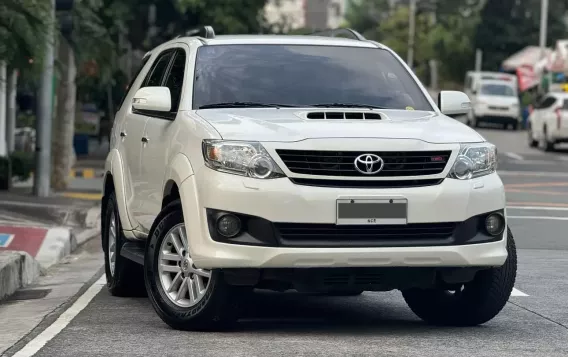 2015 Toyota Fortuner  2.4 V Diesel 4x2 AT in Manila, Metro Manila-4