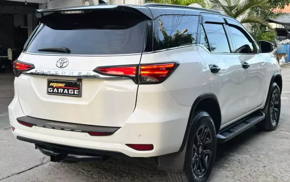 2019 Toyota Fortuner  2.8 V Diesel 4x4 AT in Manila, Metro Manila-12