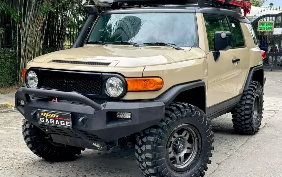 2015 Toyota FJ Cruiser  4.0L V6 in Manila, Metro Manila-3