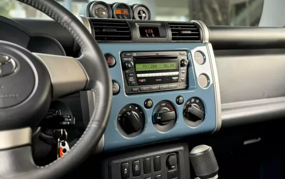 2014 Toyota FJ Cruiser  4.0L V6 in Manila, Metro Manila-6