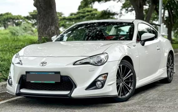 2014 Toyota 86 2.0 White Pearl AT in Manila, Metro Manila