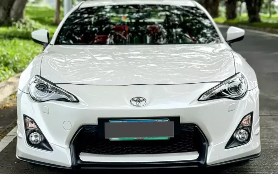 2014 Toyota 86 2.0 White Pearl AT in Manila, Metro Manila-1