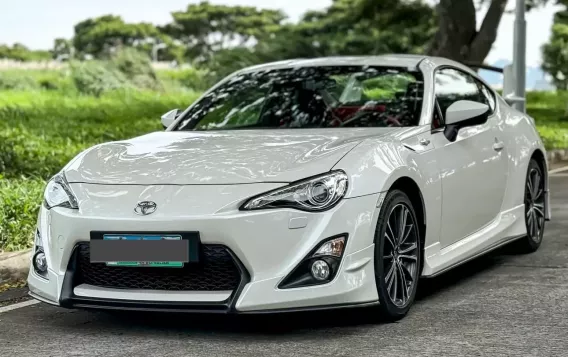 2014 Toyota 86 2.0 White Pearl AT in Manila, Metro Manila-3